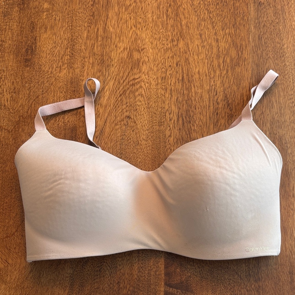 Calvin Klein Nude Wireless Molding Bra (1)
